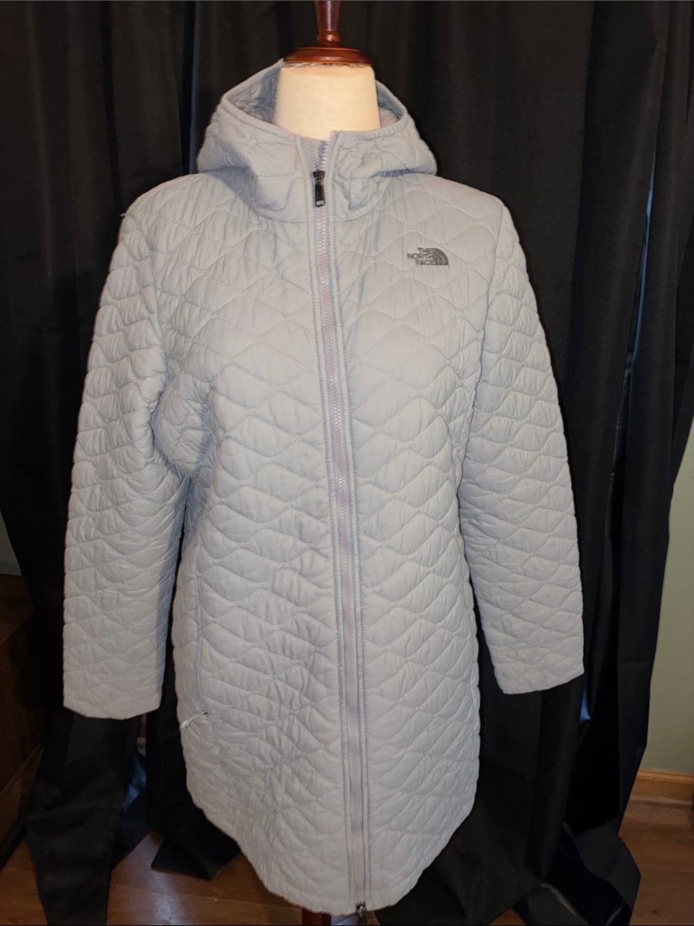 GUC The North Face Women’s Light Gray Quilted  “ ThermoBall” Quilted w/ Hood XL